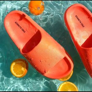 Kenneth Cole Foam Slides